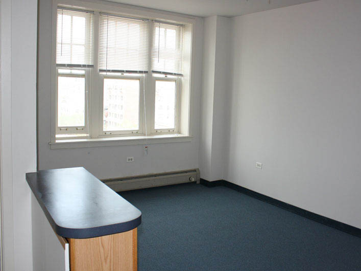 Holsten The Bryn Mawr Apartments